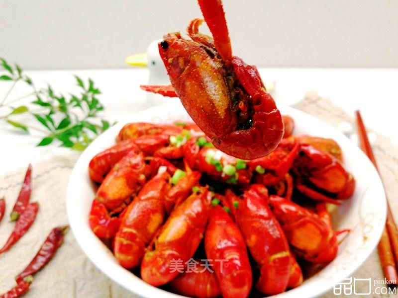 连汤汁也没放过，味美鲜嫩～十三香焖小龙虾