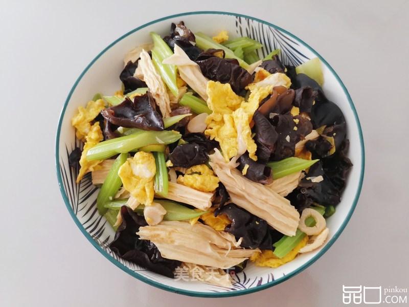 木耳腐竹炒鸡蛋