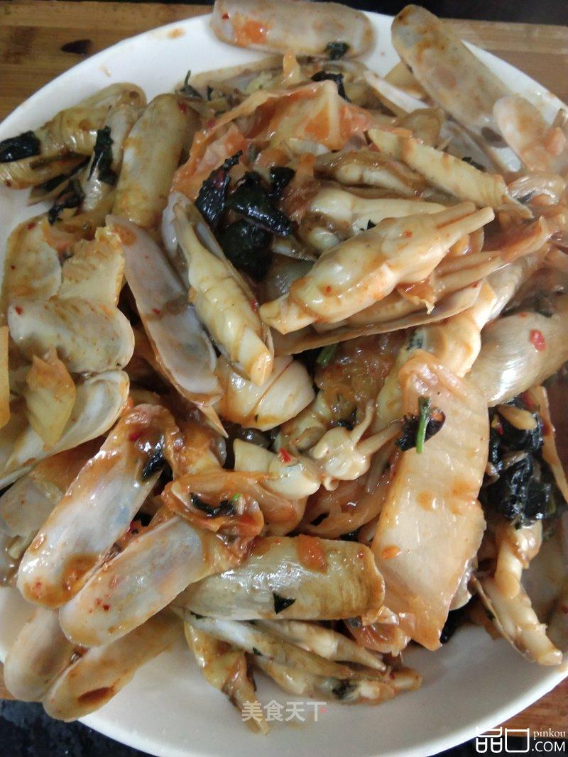 辣白菜焖炒蛏子