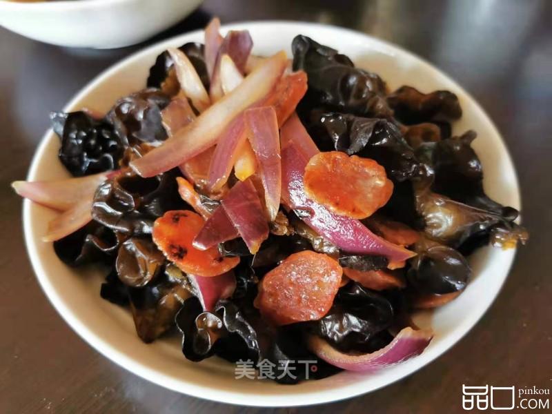 黑木耳洋葱炒腊肠