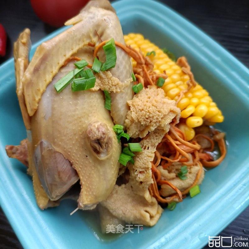 竹荪虫草花玉米炖鸽子