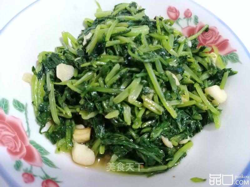 家常蒜蓉萝卜苗