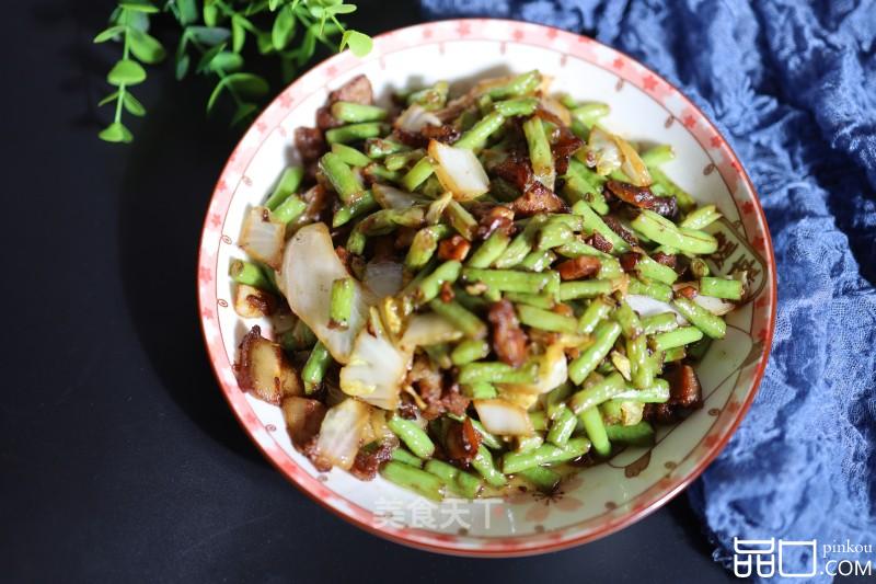 五花肉炒豆角白菜