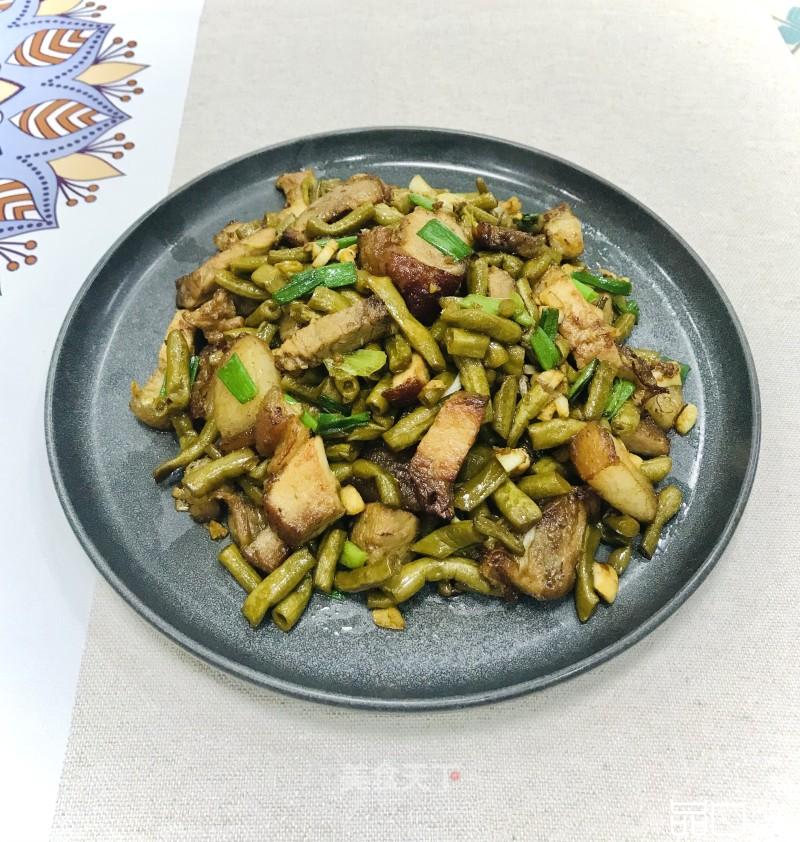 扣肉炒酸豆角