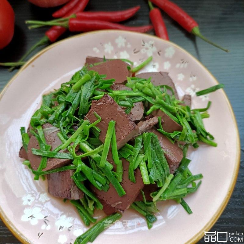 “家常小炒”青蒜炒猪血