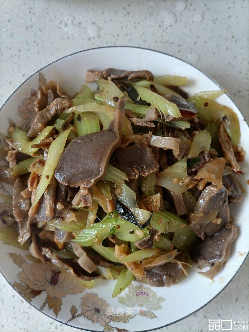 坛子菜西芹炒鸭胗