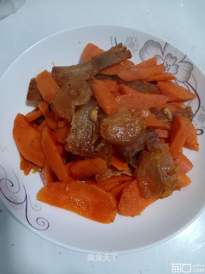 腊肉炒红萝卜