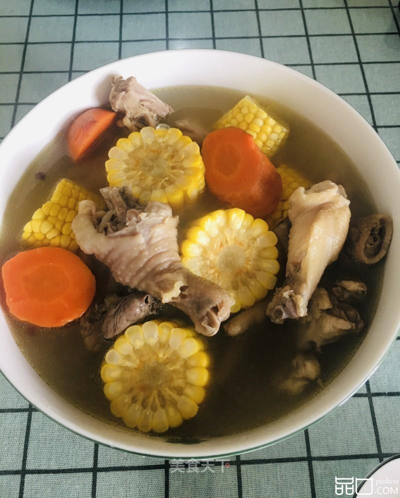胡萝卜玉米炖土鸡