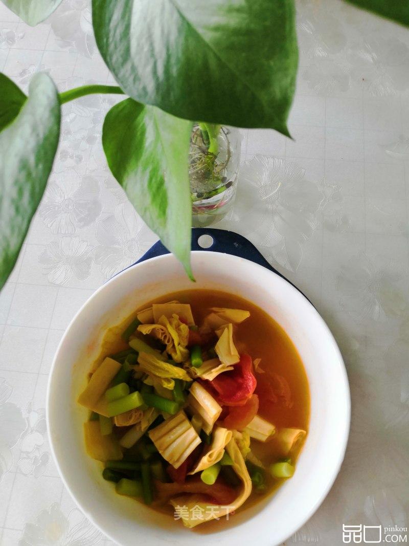 炒西红柿腐竹蒜薹