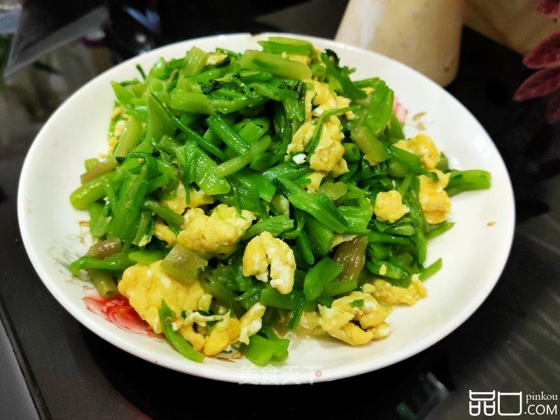 菠菜梗炒鸡蛋