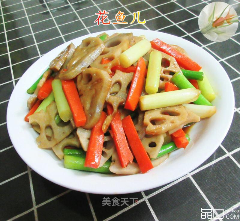 胡萝卜蒜薹炒莲藕