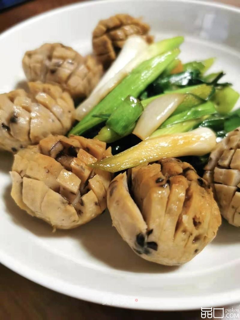 贡丸炒蒜苗