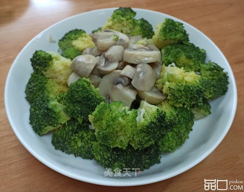 西兰花烩蘑菇