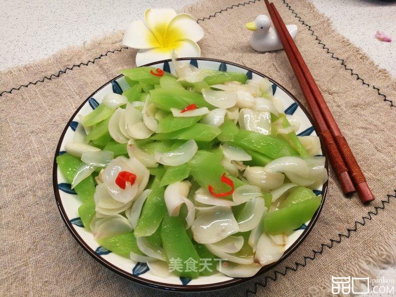 清脆甘甜的快手菜～莴笋炒百合