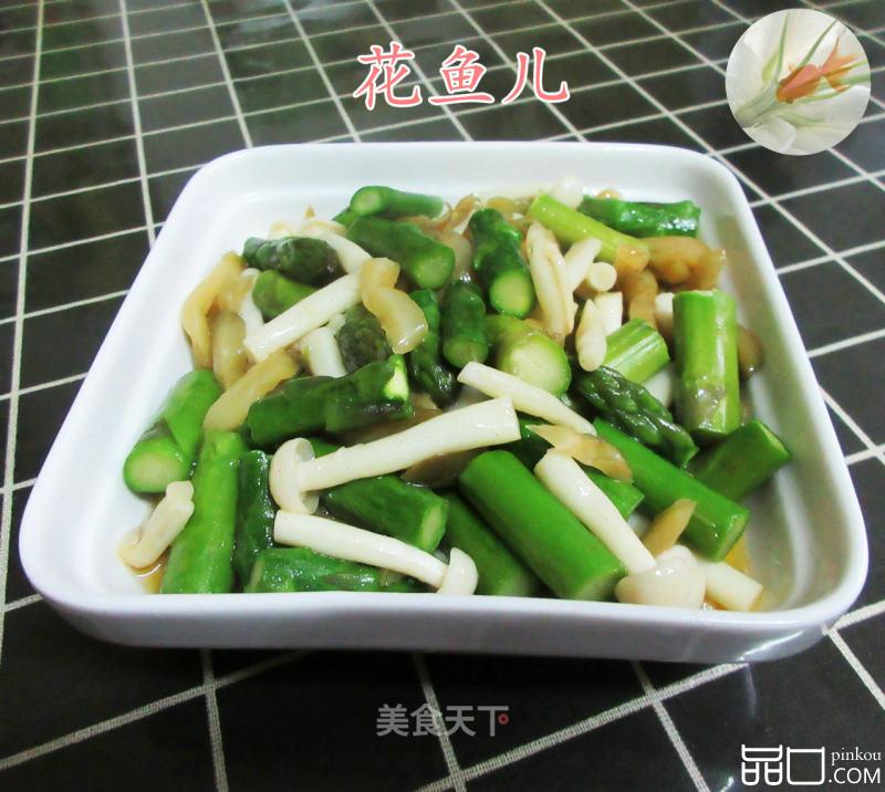 榨菜丝海鲜菇炒芦笋