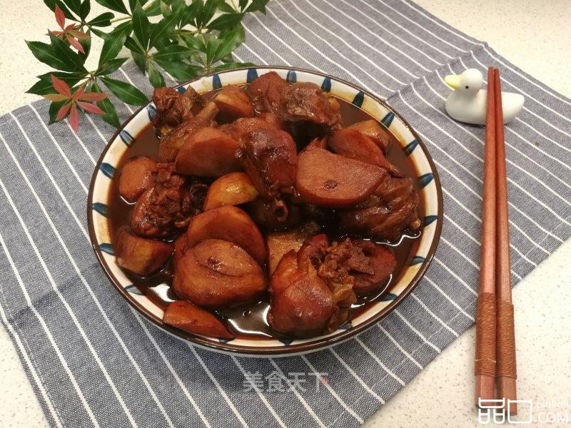 色泽鲜亮，软糯香甜的慈姑炖鸡