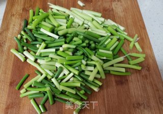 蒜苔炒豆腐步骤1