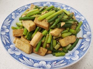 蒜苔炒豆腐步骤4
