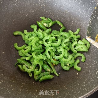 杭椒苦瓜炒鸡蛋步骤14