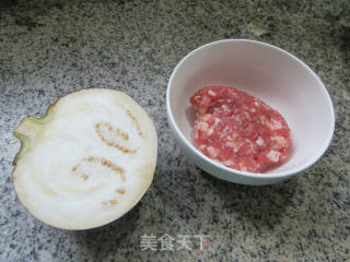蒸圆茄子肉末步骤1