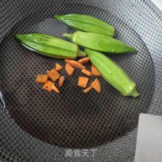 秋葵虾仁滑蛋步骤1