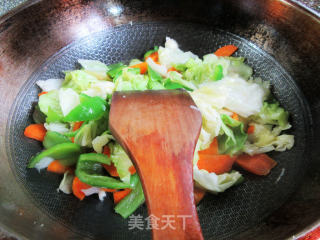 青椒胡萝卜炒包心菜步骤8