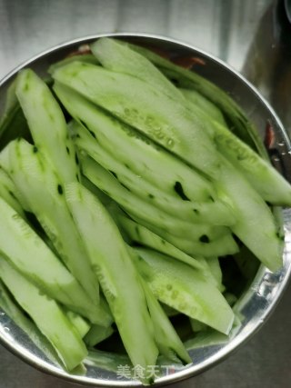 蚝油炒青瓜步骤2