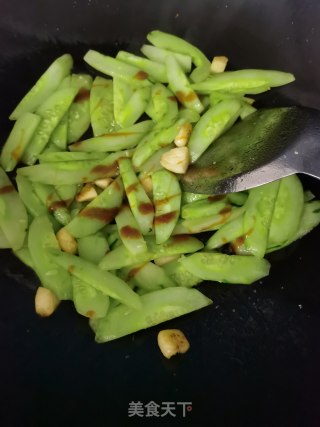蚝油炒青瓜步骤4