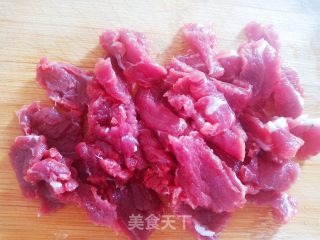 彩椒肉丝步骤1