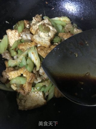 黄金豆腐炒西芹步骤12