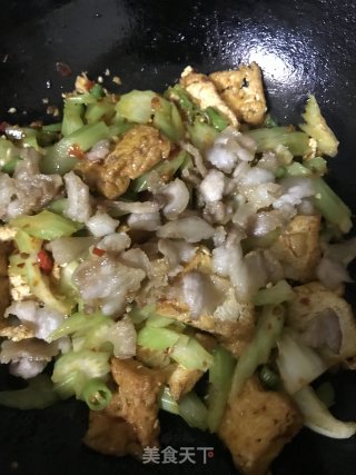 黄金豆腐炒西芹步骤10