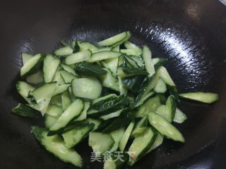 青椒黄瓜炒鸡蛋步骤6