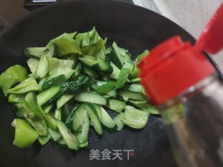 青椒黄瓜炒鸡蛋步骤9
