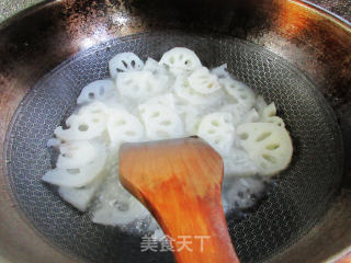 虾味球炒莲藕步骤5