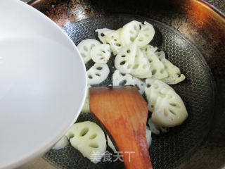 虾味球炒莲藕步骤4