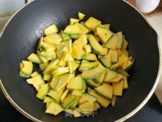 嫩南瓜炒肉步骤4