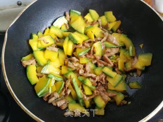 嫩南瓜炒肉步骤5