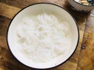 懒人版蒜蓉粉丝蒸扇贝步骤2