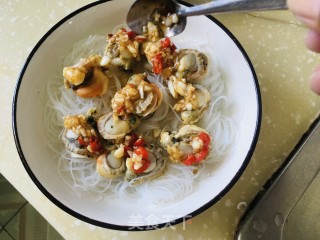 懒人版蒜蓉粉丝蒸扇贝步骤9