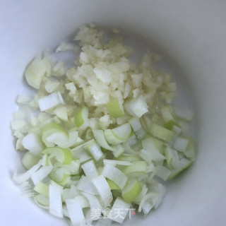 糖醋吮指虾步骤1