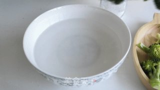 海参炒西蓝花步骤3
