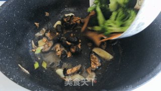 海参炒西蓝花步骤7