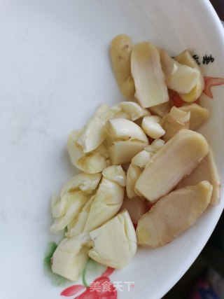 五花肉炒竹笋步骤3