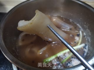 毛豆炒肉皮步骤2