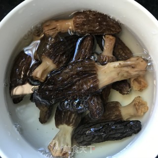 丝瓜炒羊肚菌步骤2