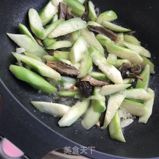 丝瓜炒羊肚菌步骤9