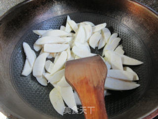 茭白炒烤火腿步骤5