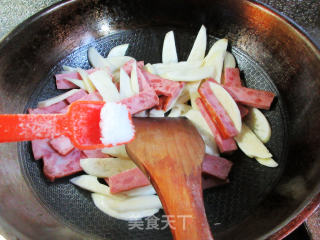 茭白炒烤火腿步骤9