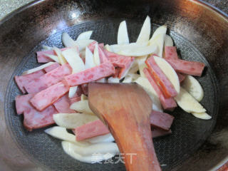 茭白炒烤火腿步骤8