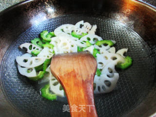 苦瓜炒莲藕步骤9
